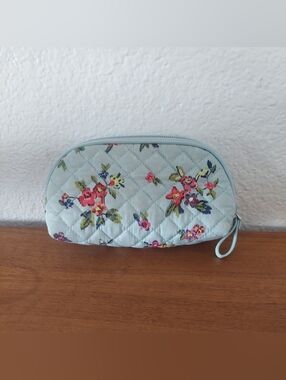 vera bradley Blue floral quilted makeup bag #floral #makeupbag #cottagecore